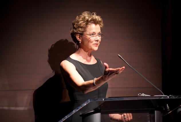 The William Shakespeare Award for Classical Theatre was awarded to Annette Bening on Sunday night at the Harman Center for the Arts Annual Gala.